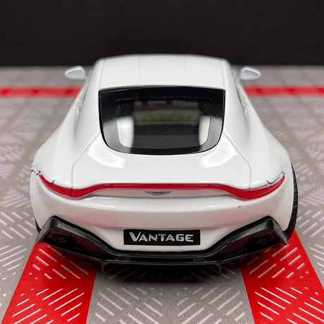 Aston Martin 2018 Vantage White 1:36 – Modelo de exhibición de fundición a presión