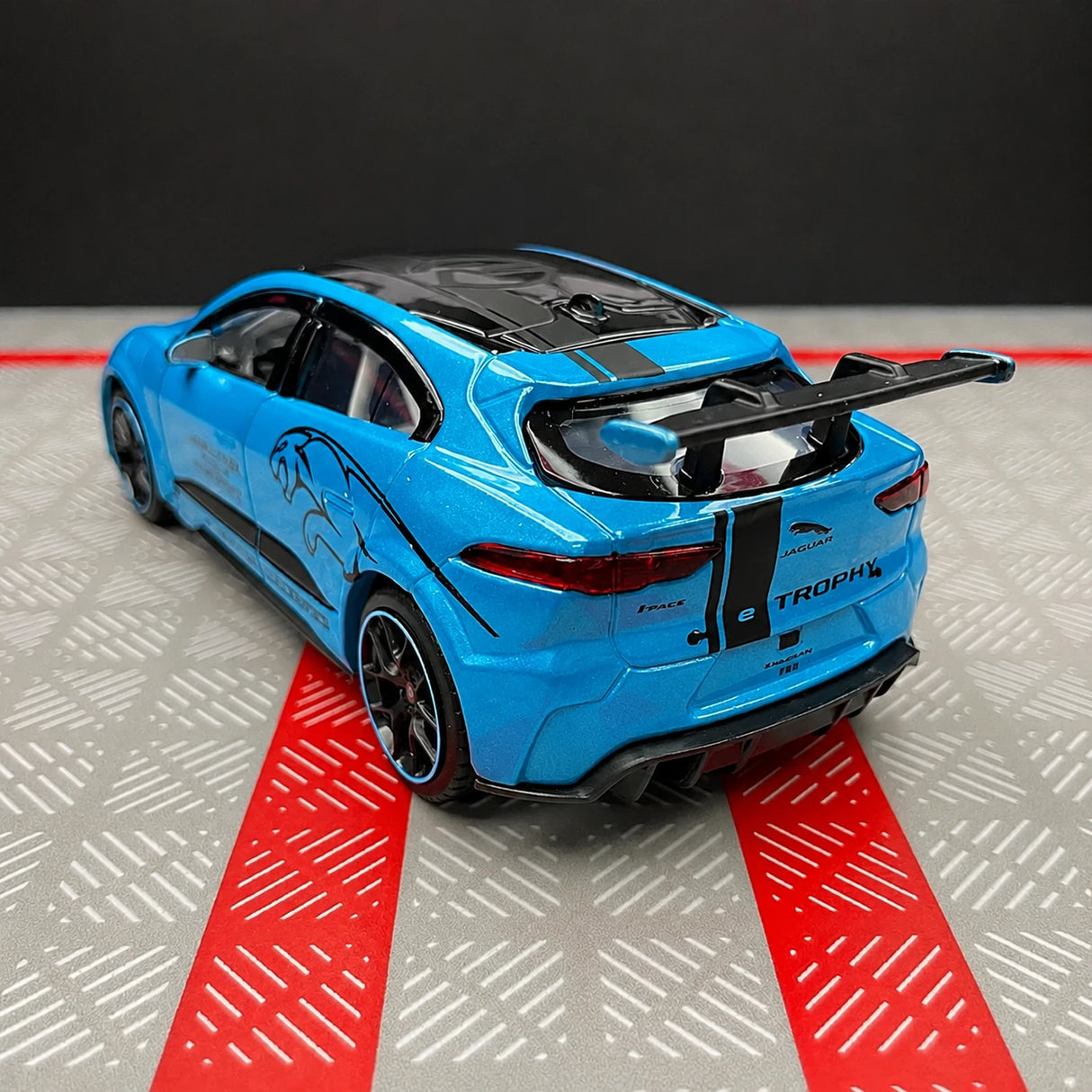 [TOY] 1:36 Jaguar 2018 I-Pace eTrophy blå modellbil Die-Cast