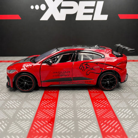[TOY] 1:36 Jaguar 2018 I-Pace eTrophy röd modellbil Die-Cast