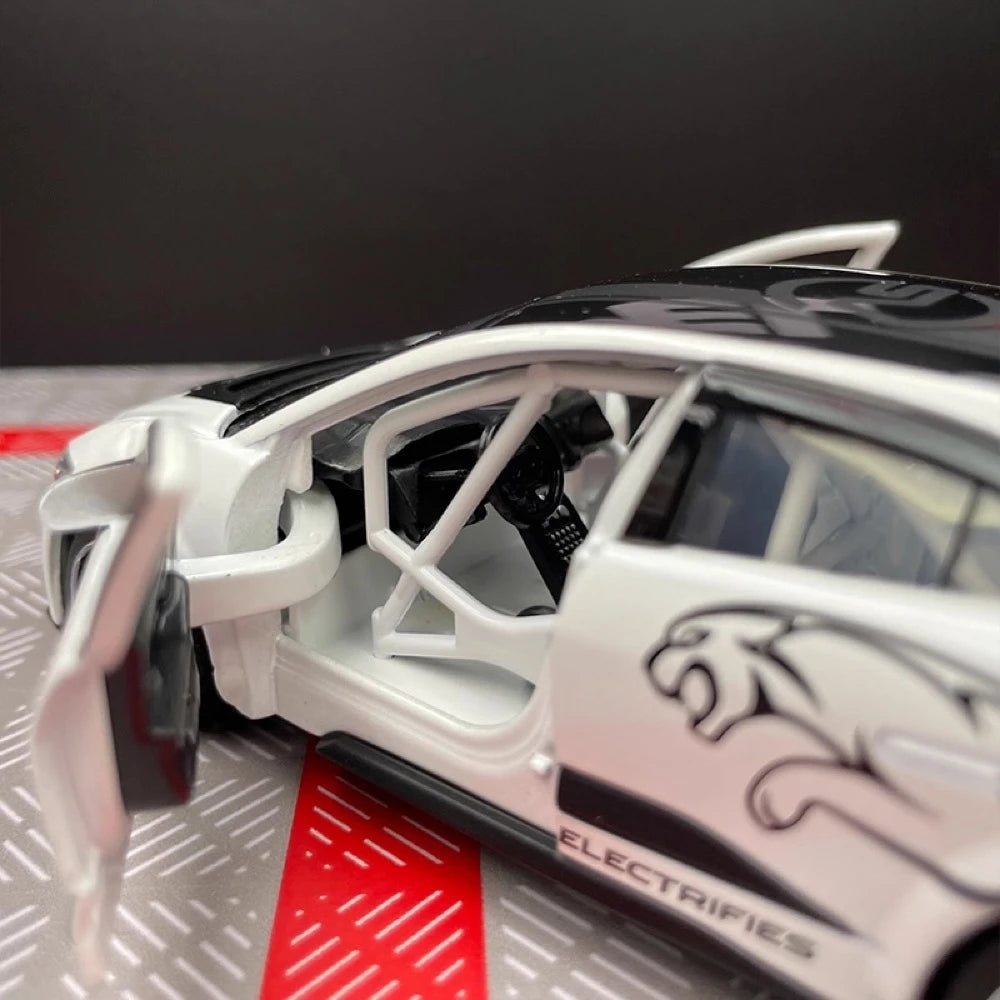 [TOY] 1:36 Jaguar 2018 I-Pace eTrophy White Model Car Die-Cast
