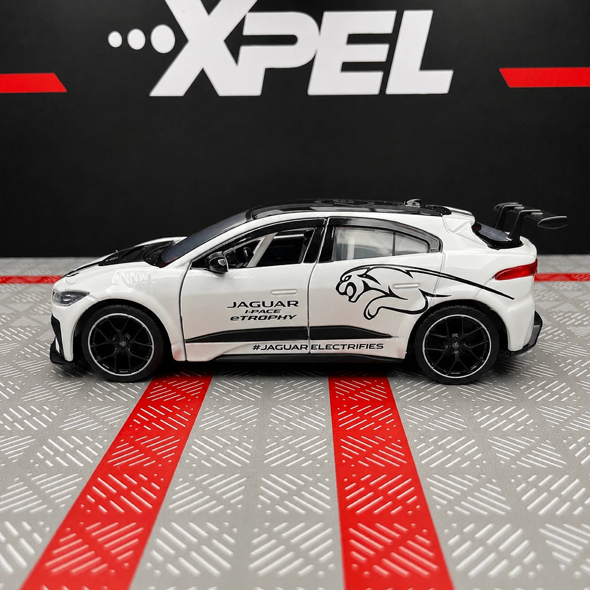 Jaguar 2018 I-Pace eTrophy White 1:36 – Diecast Display Model Die-Cast