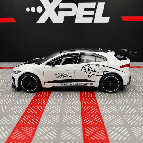 [TOY] 1:36 Jaguar 2018 I-Pace eTrophy vit modellbil Die-Cast