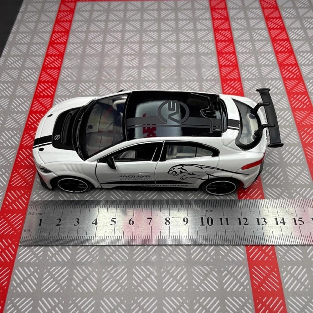 [TOY] 1:36 Jaguar 2018 I-Pace eTrophy White Model Car Die-Cast