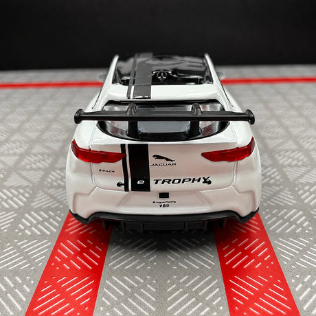 [TOY] 1:36 Jaguar 2018 I-Pace eTrophy vit modellbil Die-Cast