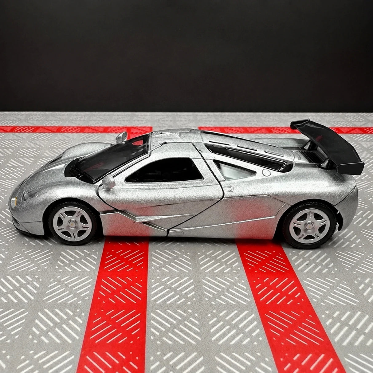 McLaren 1995 F1 XP5 실버 1:36 – 다이캐스트 디스플레이 모델 다이캐스트