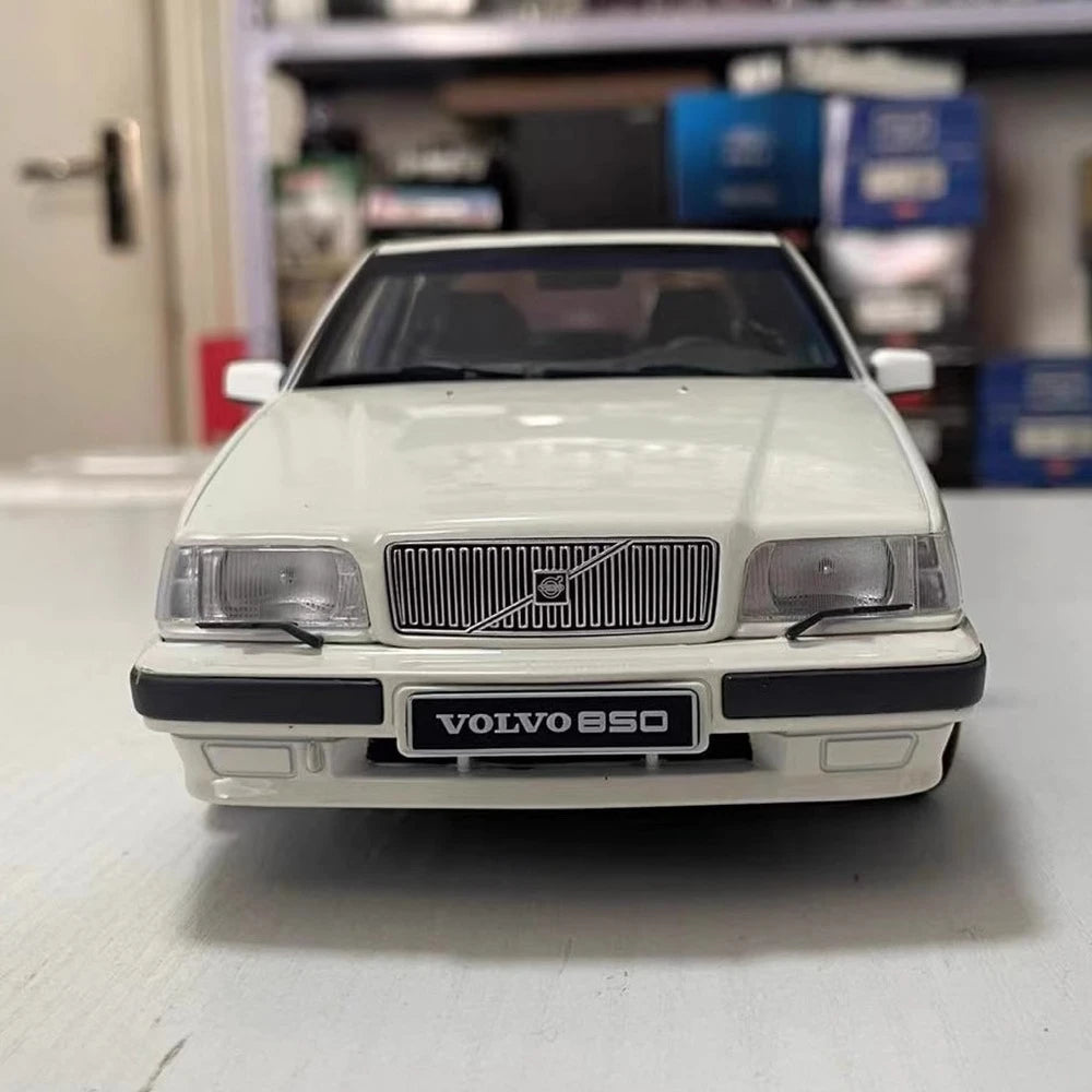 [Triple9] 1:18 Volvo 1993 850 GLE White Model Car Die-Cast