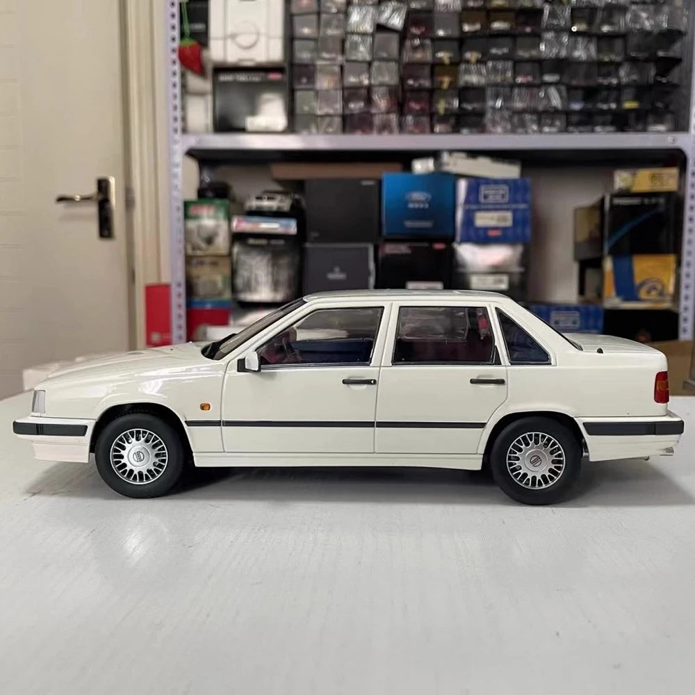 [Triple9] 1:18 Volvo 1993 850 GLE White Model Car Die-Cast
