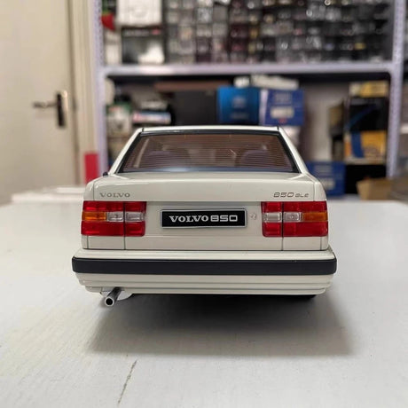 [Triple9] 1:18 Volvo 1993 850 GLE White Model Car Die-Cast