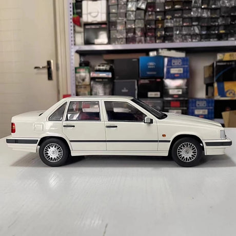 [Triple9] 1:18 Volvo 1993 850 GLE White Model Car Die-Cast