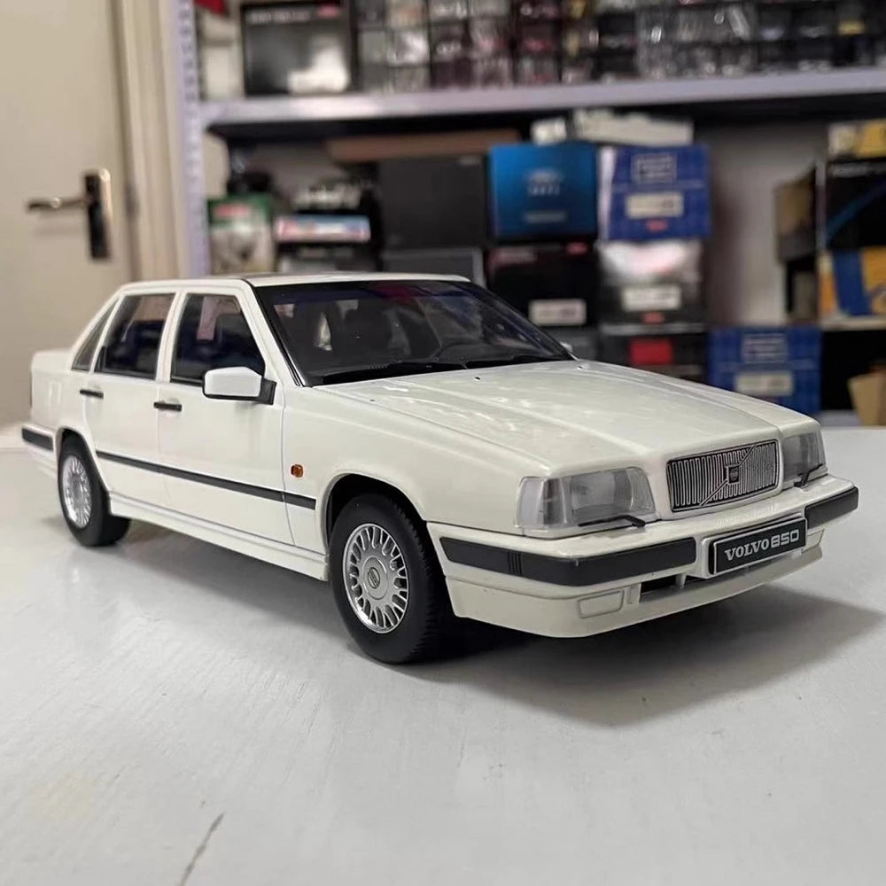 [Triple9] 1:18 Volvo 1993 850 GLE White Model Car Die-Cast