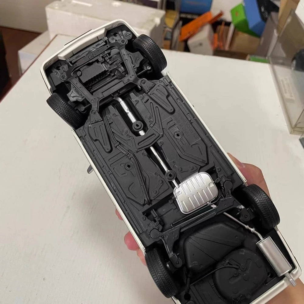 [Triple9] 1:18 Volvo 1993 850 GLE White Model Car Die-Cast