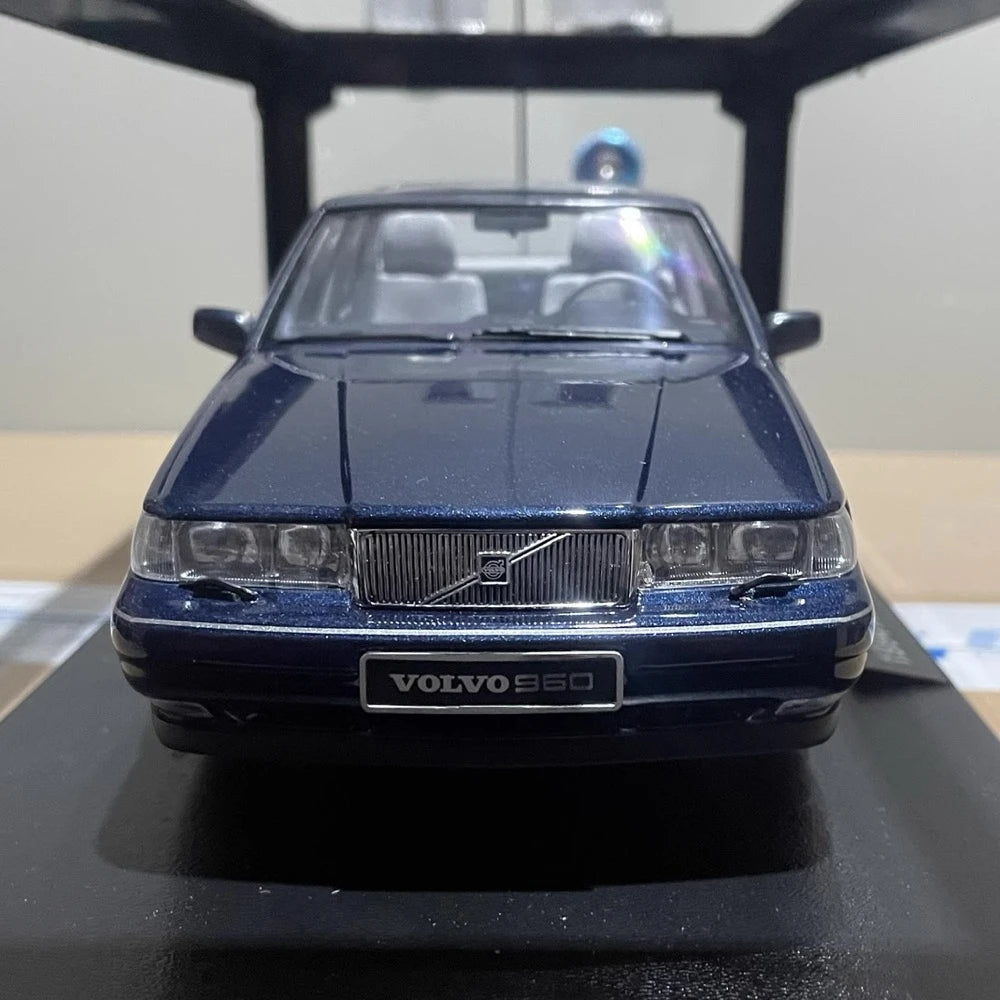 [Triple9] 1:18 Volvo 1996 960 ブルー モデルカー Die-Cast