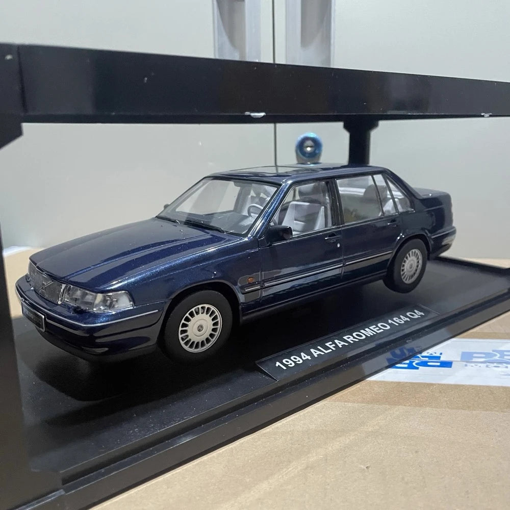 [Triple9] 1:18 Volvo 1996 960 ブルー モデルカー Die-Cast