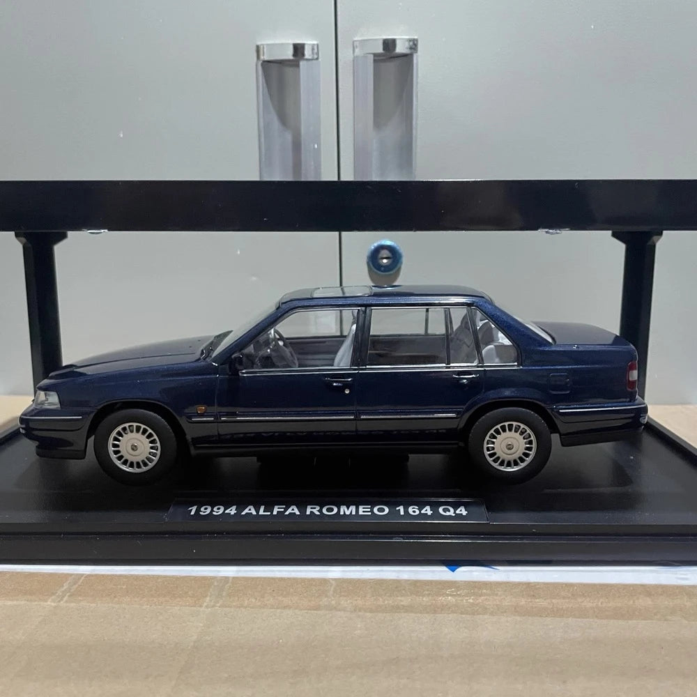 [Triple9] 1:18 Volvo 1996 960 ブルー モデルカー Die-Cast
