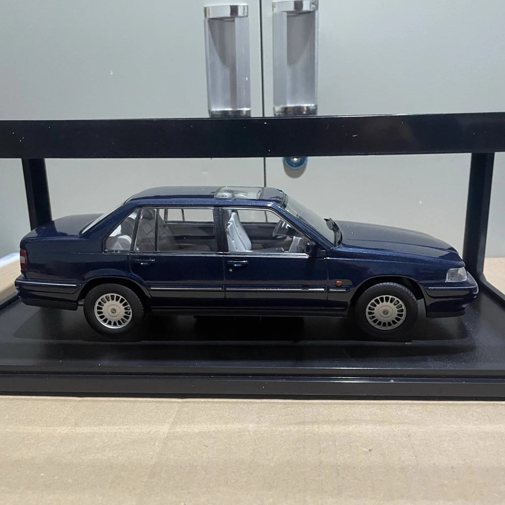 [Triple9] 1:18 Volvo 1996 960 ブルー モデルカー Die-Cast