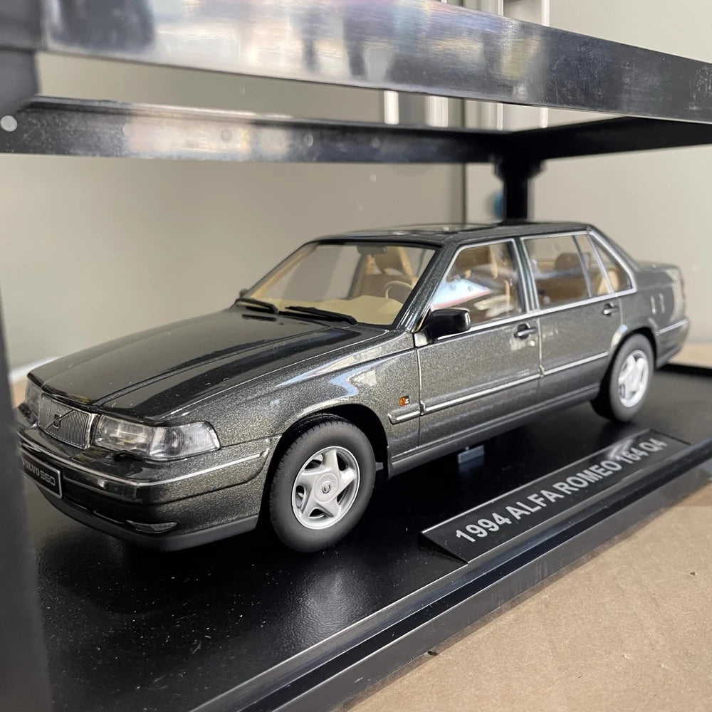 [Triple9] 1:18 Volvo 1996 960 grigio modellino di auto Die-Cast