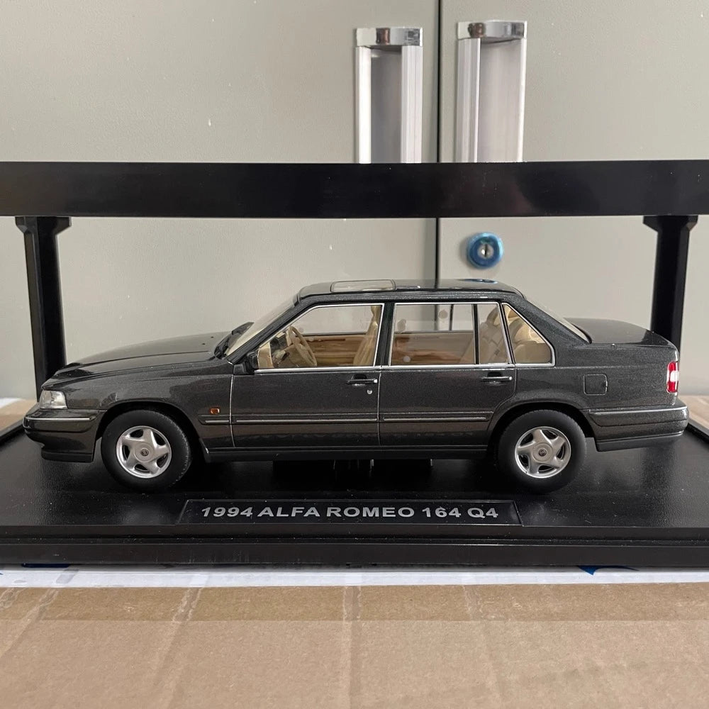 [Triple9] 1:18 Volvo 1996 960 grigio modellino di auto Die-Cast