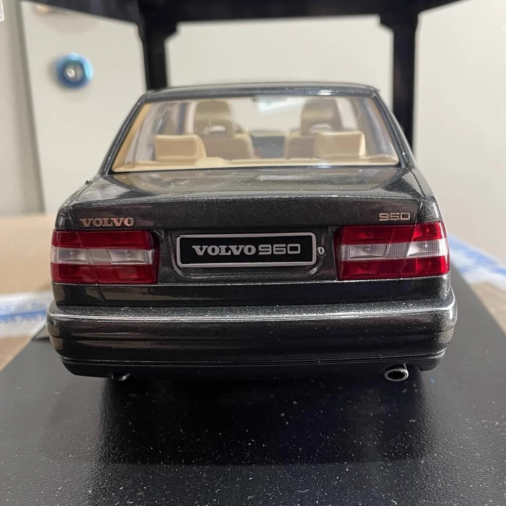 [Triple9] 1:18 Volvo 1996 960 grigio modellino di auto Die-Cast