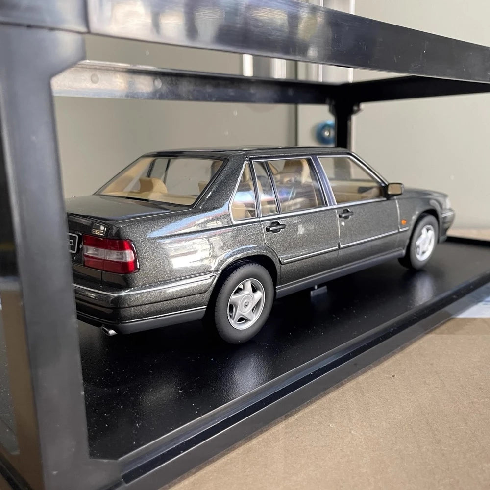 [Triple9] 1:18 Volvo 1996 960 grigio modellino di auto Die-Cast