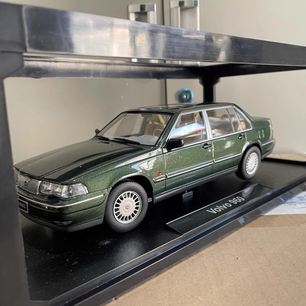 [Triple9] 1:18 Volvo 1996 960 Green Model Car Die-Cast