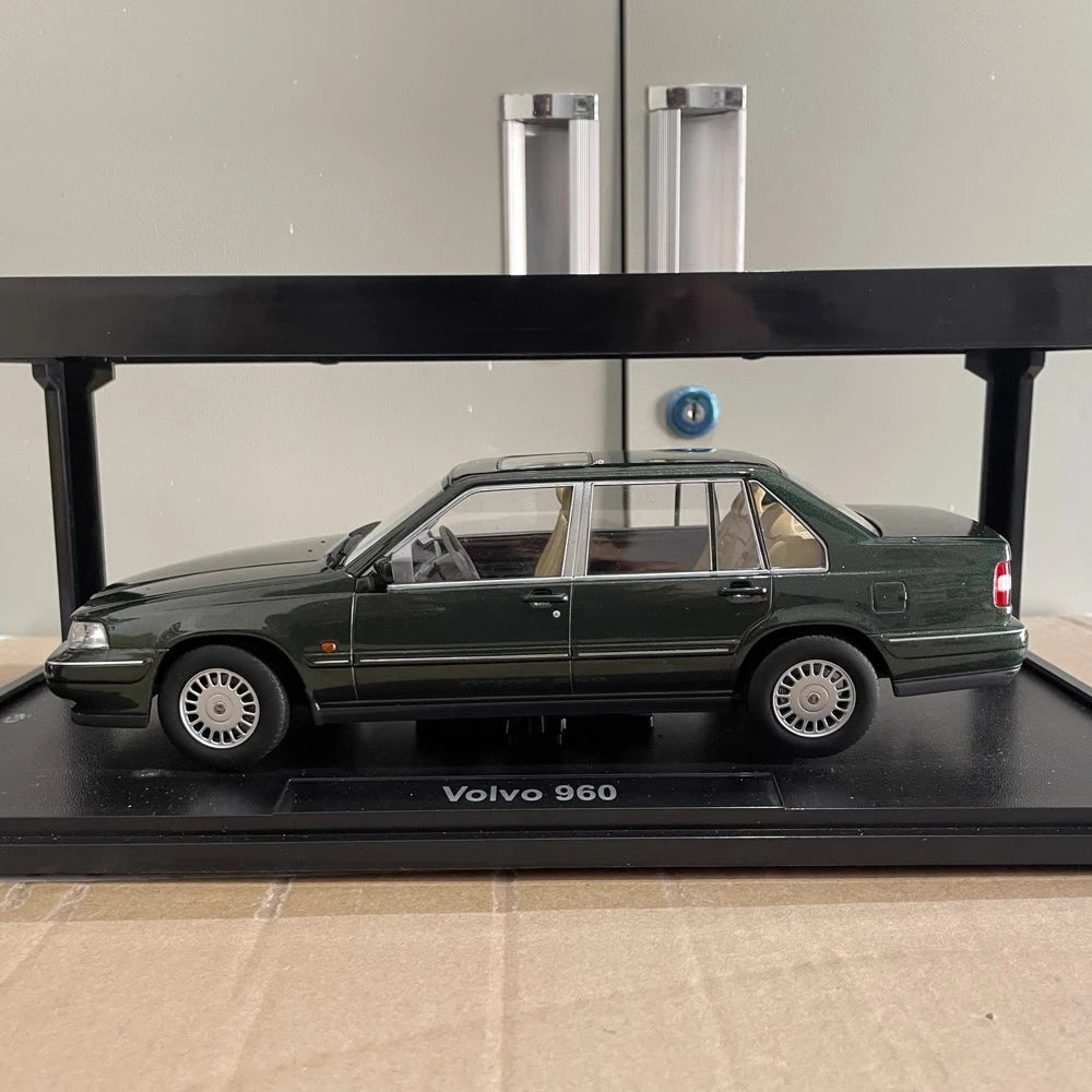 [Triple9] 1:18 Volvo 1996 960 Green Model Car Die-Cast