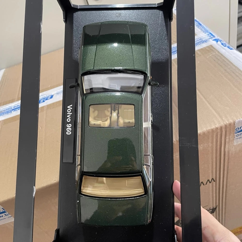 [Triple9] 1:18 Volvo 1996 960 Green Model Car Die-Cast