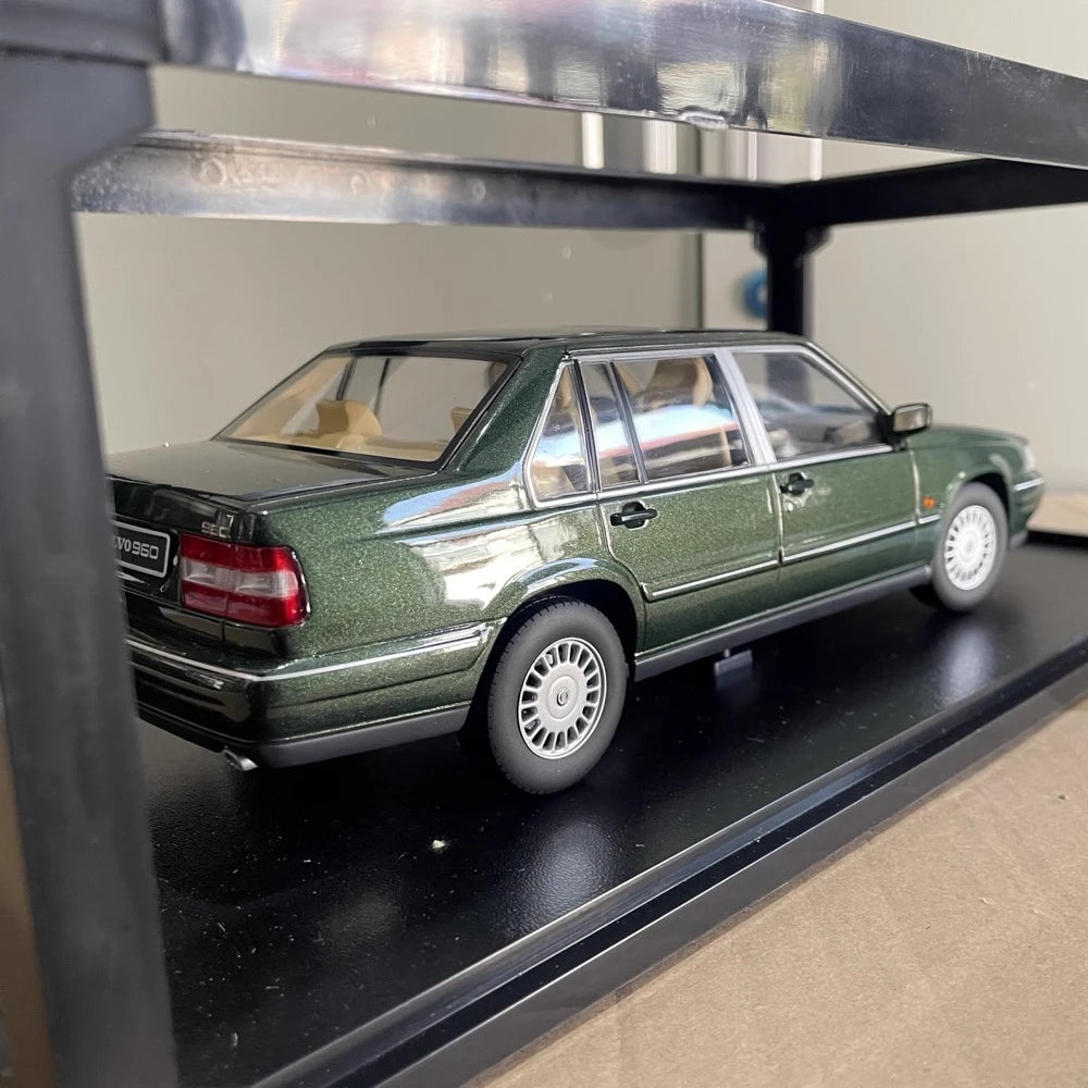 [Triple9] 1:18 Volvo 1996 960 Green Model Car Die-Cast