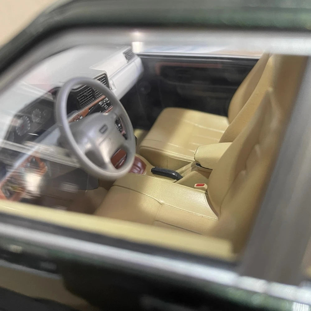 [Triple9] 1:18 Volvo 1996 960 Green Model Car Die-Cast