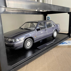 [Triple9] 1:18 Volvo 1996 960 viola modellino di auto Die-Cast