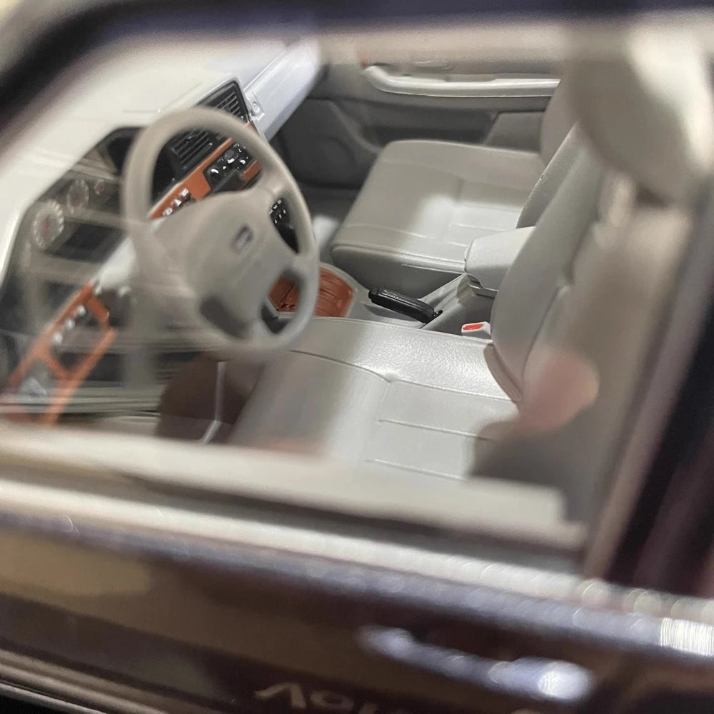 [Triple9] 1:18 Volvo 1996 960 viola modellino di auto Die-Cast