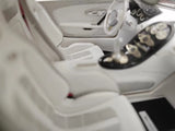 [Ultra Unique] 1:18 Bugatti 2005 Veyron White & Red Model Car Resin