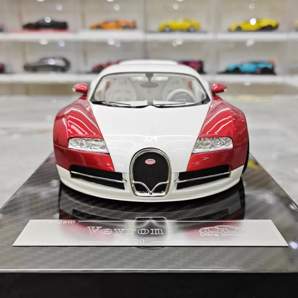[Ultra Unique] 1:18 Bugatti 2005 Veyron White & Red Model Car Resin