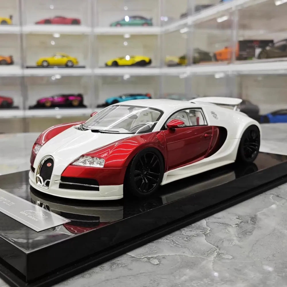 [Ultra Unique] 1:18 Bugatti 2005 Veyron White & Red Model Car Resin