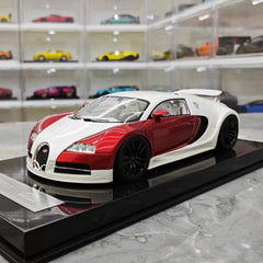 [Ultra Unique] 1:18 Bugatti 2005 Veyron White & Red Model Car Resin