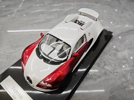 [Ultra Unique] 1:18 Bugatti 2005 Veyron White & Red Model Car Resin