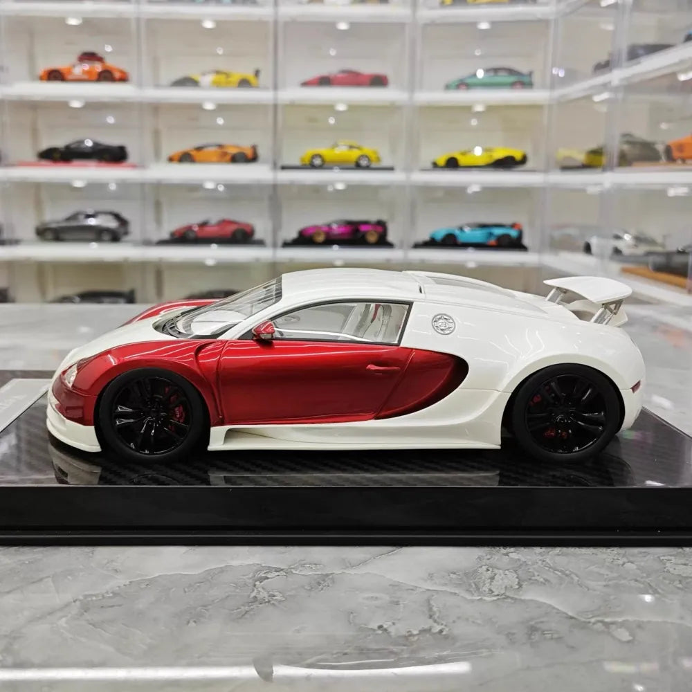 [Ultra Unique] 1:18 Bugatti 2005 Veyron White & Red Model Car Resin