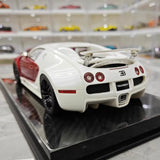 [Ultra Unique] 1:18 Bugatti 2005 Veyron White & Red Model Car Resin