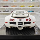 [Ultra Unique] 1:18 Bugatti 2005 Veyron White & Red Model Car Resin