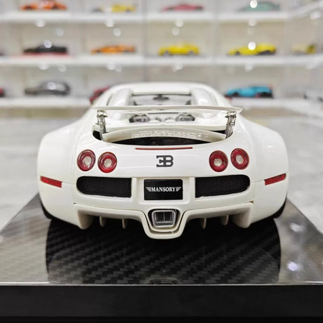 [Ultra Unique] 1:18 Bugatti 2005 Veyron White & Red Model Car Resin