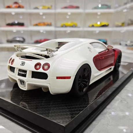 [Ultra Unique] 1:18 Bugatti 2005 Veyron White & Red Model Car Resin