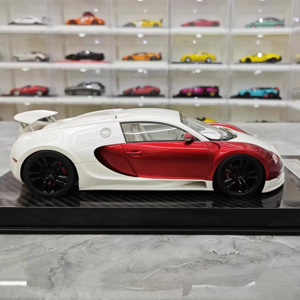 [Ultra Unique] 1:18 Bugatti 2005 Veyron White & Red Model Car Resin