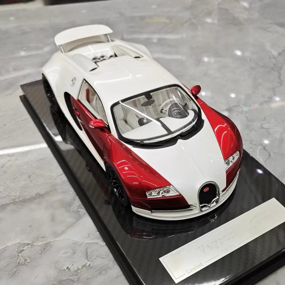 [Ultra Unique] 1:18 Bugatti 2005 Veyron White & Red Model Car Resin