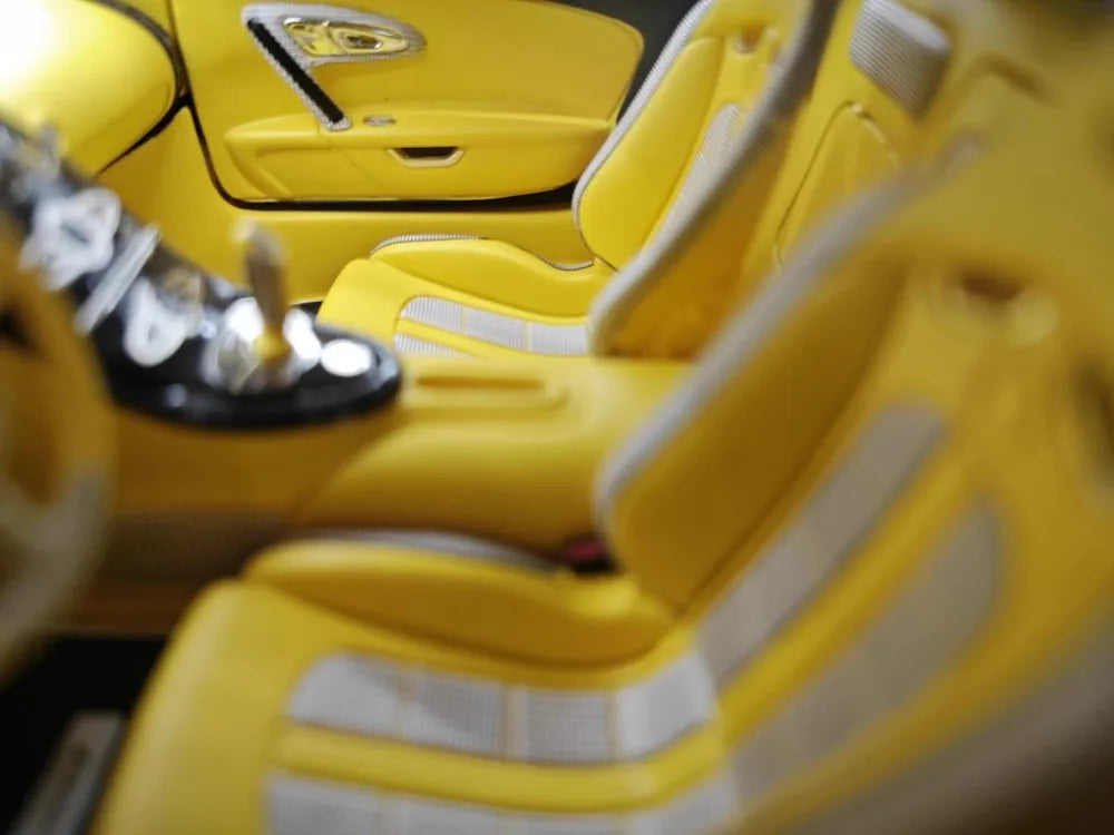 [Ultra Unique] 1:18 Bugatti 2005 Veyron Yellow Model Car Resin