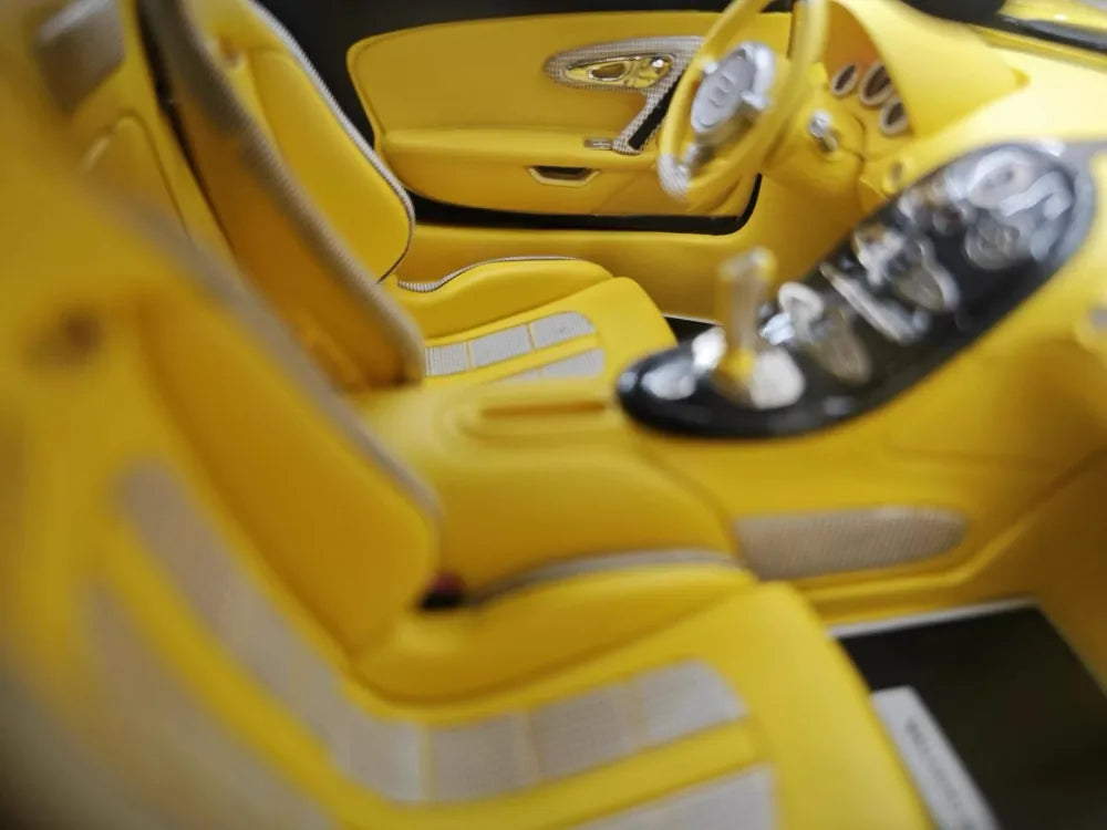 [Ultra Unique] 1:18 Bugatti 2005 Veyron Yellow Model Car Resin