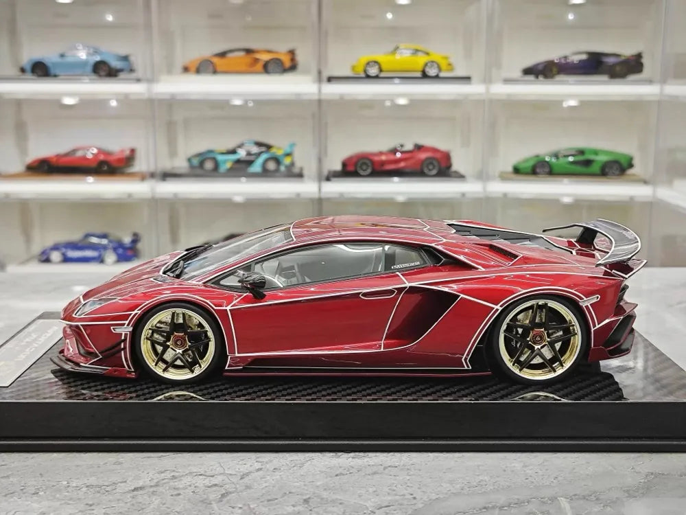 [Ultra Unique] 1:18 Lamborghini 2015 Aventador LP750-4 SV punainen pienoismalli Hartsi