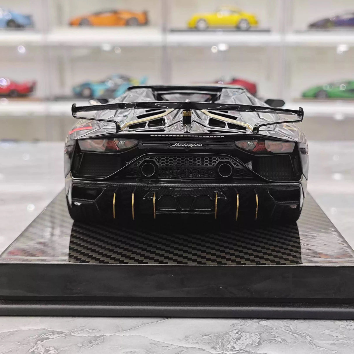 Ultra Unique Lamborghini 2019 Aventador SVJ zwart 1:18 – Collectible resin Model resin