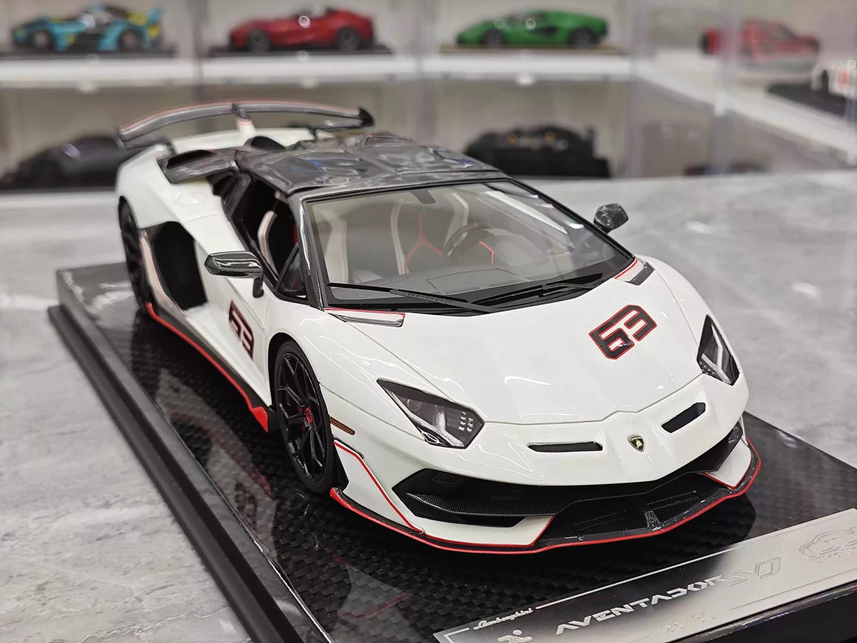 Ultra Unique Lamborghini 2019 Aventador SVJ wit 1:18 – Collectible resin Model resin
