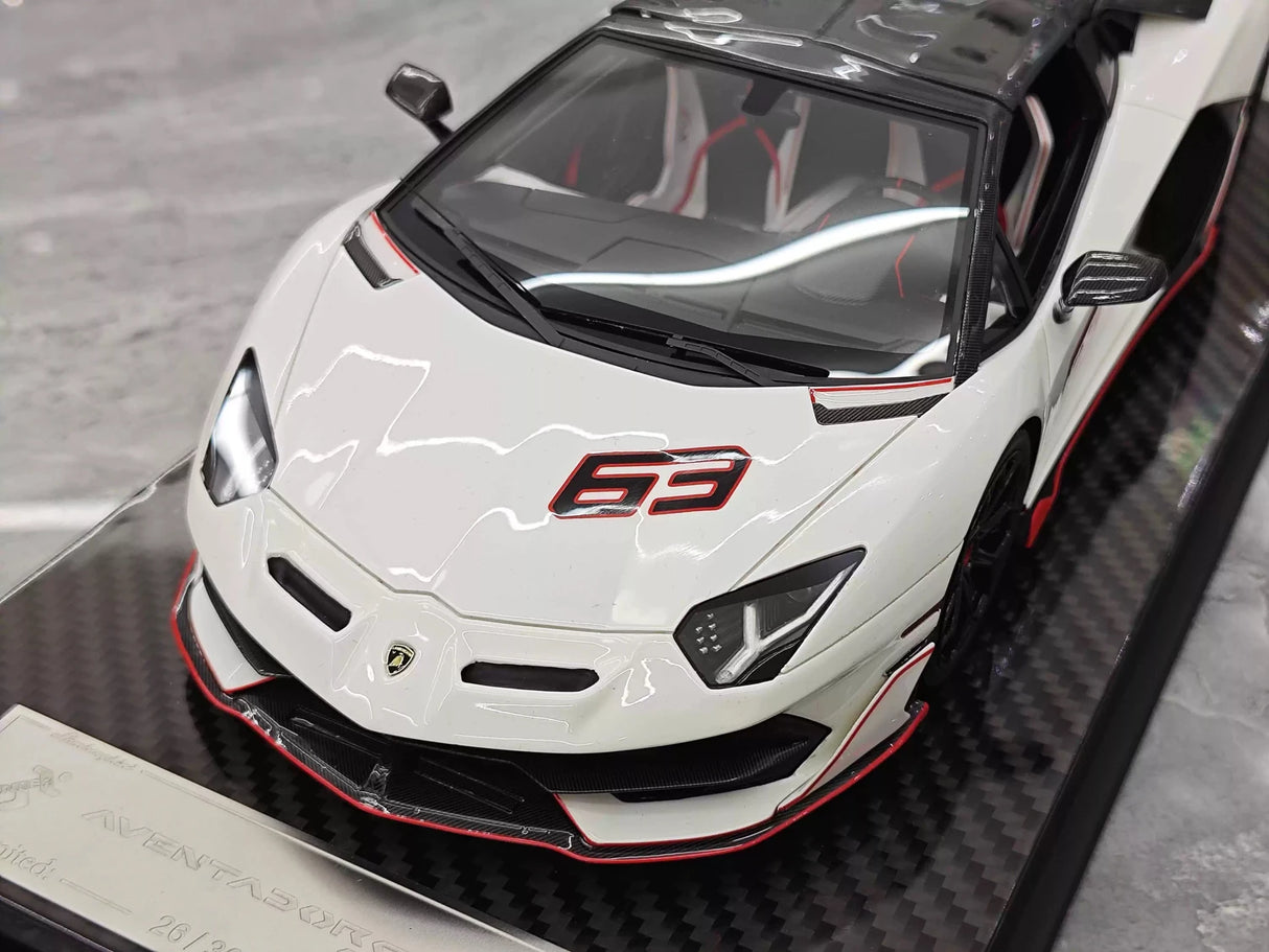 Ultra Unique Lamborghini 2019 Aventador SVJ wit 1:18 – Collectible resin Model resin