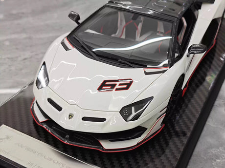 Ultra Unique Lamborghini 2019 Aventador SVJ wit 1:18 – Collectible resin Model resin