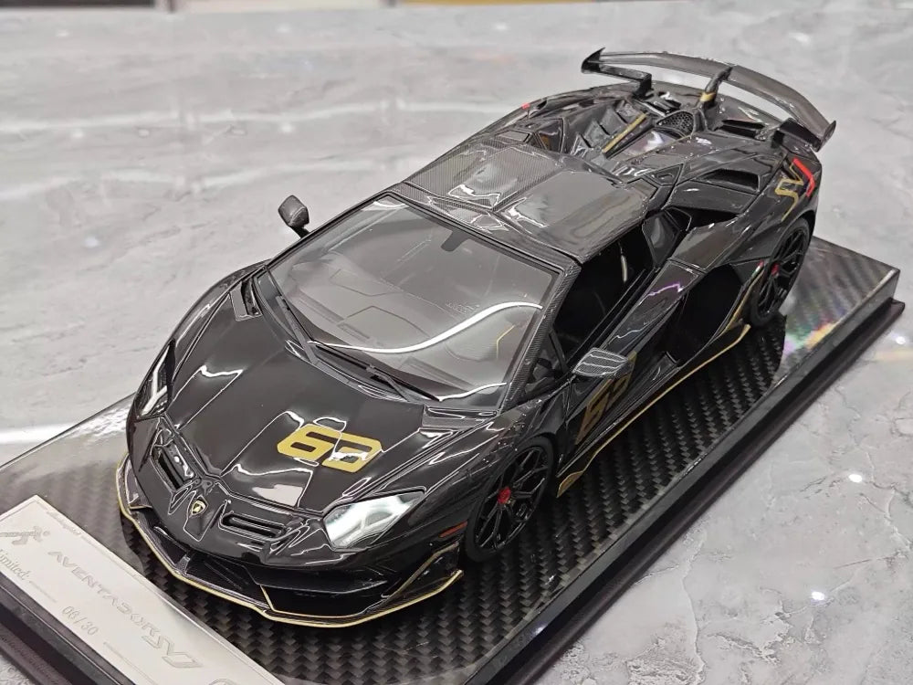 [Ultra Unique] 1:18 Lamborghini 2019 Aventador SVJ Coupe noir voiture miniature Resin